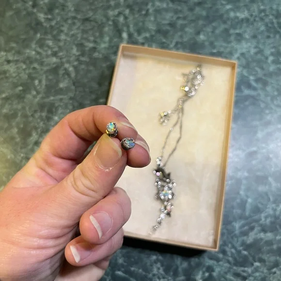 Elegant Silver Necklace and Earring Set - Picture 3 of 3